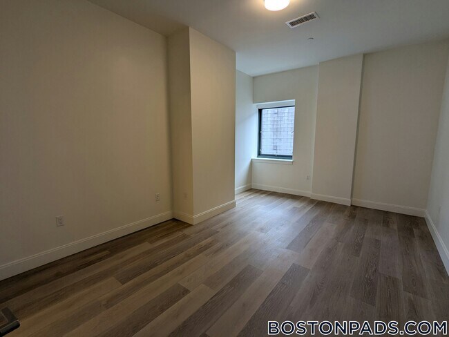 Building Photo - 1079 Commonwealth Ave