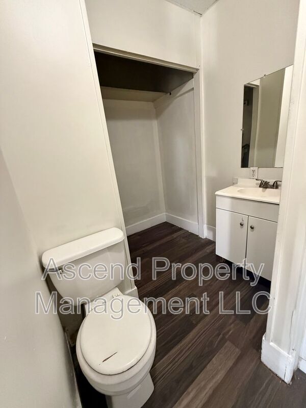 Building Photo - 2810 E 46th St