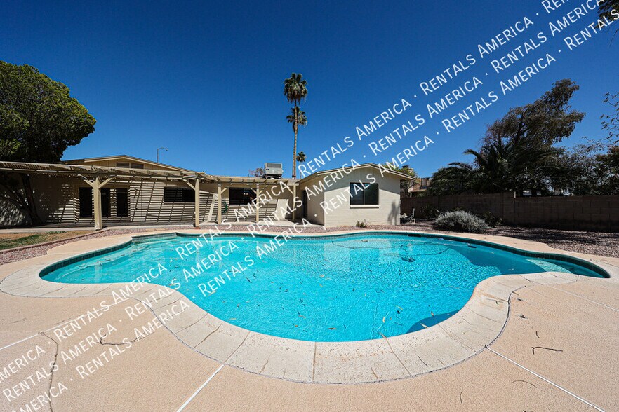 Building Photo - 2636 S Reyes