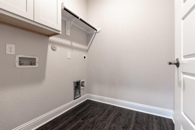 Building Photo - 16611 Highland Country Dr