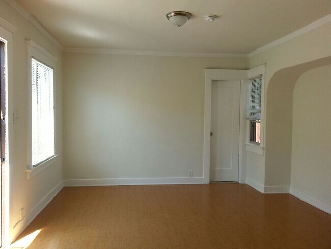 Building Photo - BELLA APARTMENTS: Beautiful 1 Bed - 1 Bath