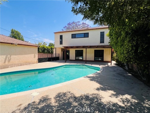 Building Photo - 6637 Balcom Ave