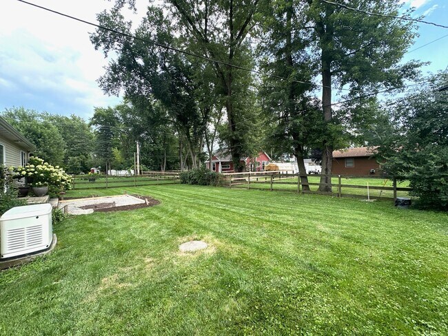 Building Photo - 7103 Hiawatha Dr