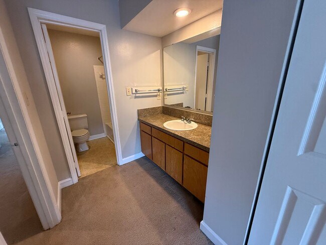 Building Photo - Spacious 2 Bed 2 Bath Town Home near NCSU Available NOW! LEASE NOW AND GET ONE MONTH FREE!