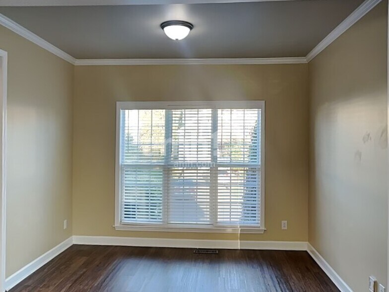 Building Photo - 3030 Romain Trl