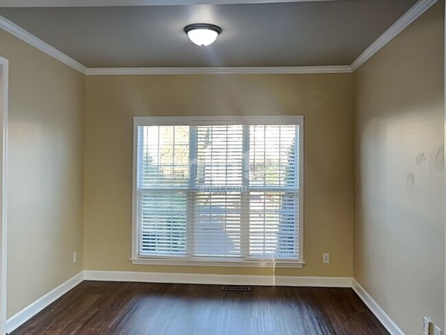 Building Photo - 3030 Romain Trl