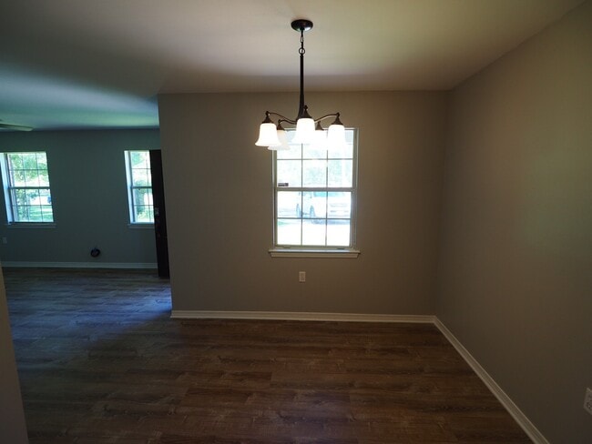 Building Photo - Four Bedroom House in Foley!