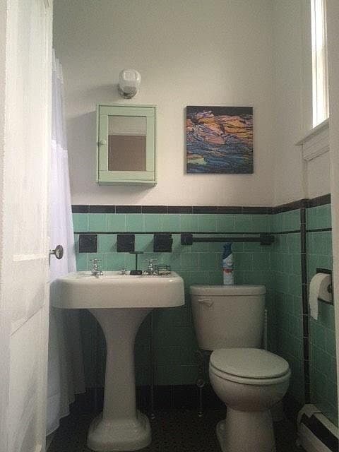 Building Photo - 182 Bowen St