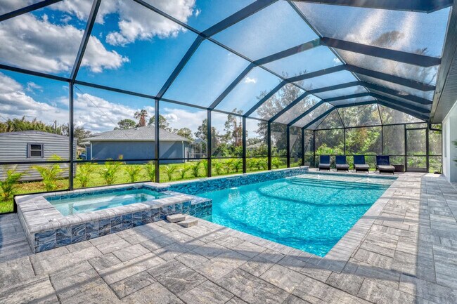 Building Photo - 2215 Amnesty Dr