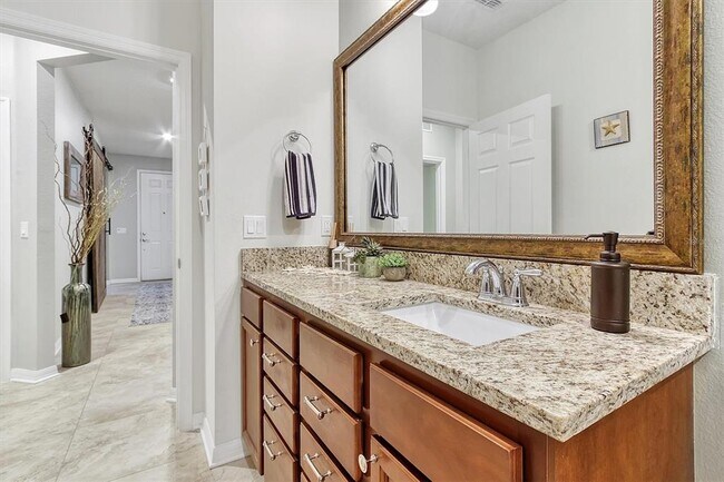 Building Photo - 5611 Barletta Dr