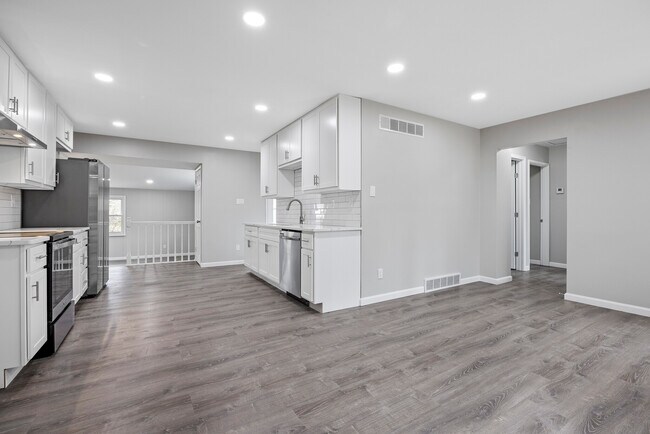 Building Photo - 537 Lynn Haven Ln