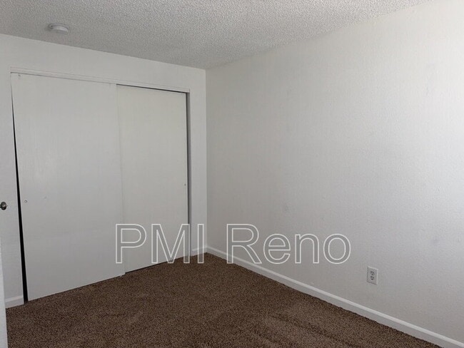 Building Photo - 1424 E 9th St