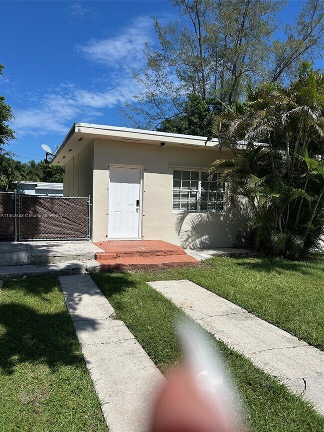 Building Photo - 5321 SW 67th Ave
