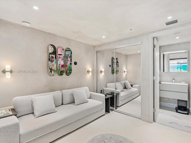 Building Photo - 9521 E Bay Harbor Dr