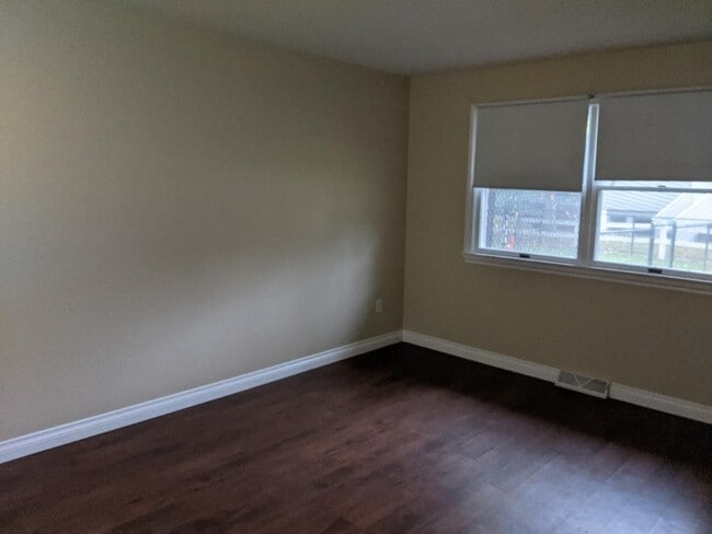 Building Photo - 298 Cranbrook Dr