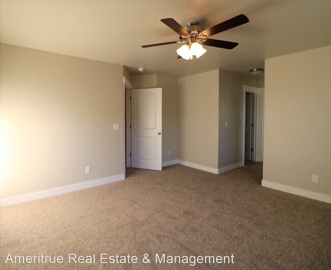 Building Photo - 3 br, 2 bath House - 577 N 220 E