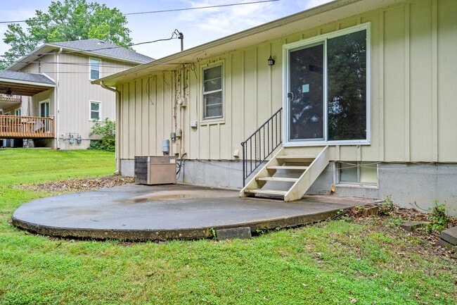 Building Photo - 820 S Fairview Rd