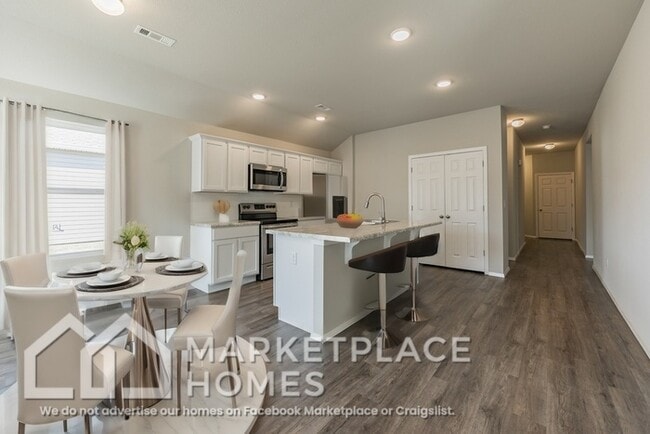 Building Photo - 981 E Starling St