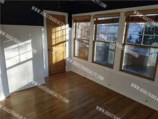 Building Photo - Amazing Brookside Home-Available in SEPTEM...