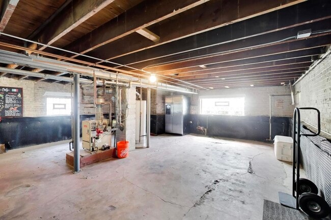 Building Photo - 7922 W Elmgrove Dr