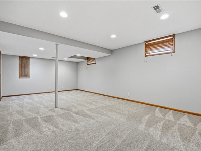 Building Photo - 15665 Fountain Hills Dr