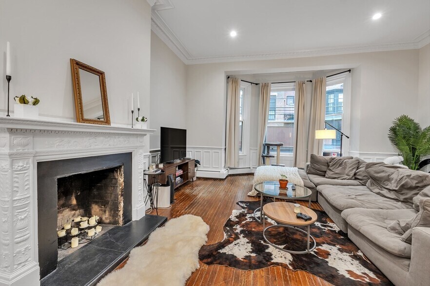 Primary Photo - 103 Beacon St
