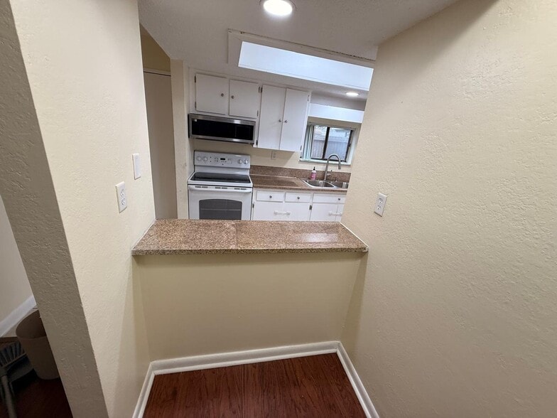 Building Photo - 8622 Cattail Dr