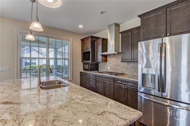 Building Photo - "Spacious 5-Bedroom, 4.5 Bath Retreat at W...