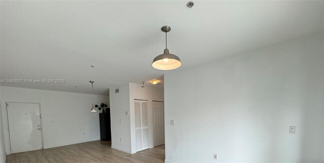 Building Photo - 529 NE 62nd St