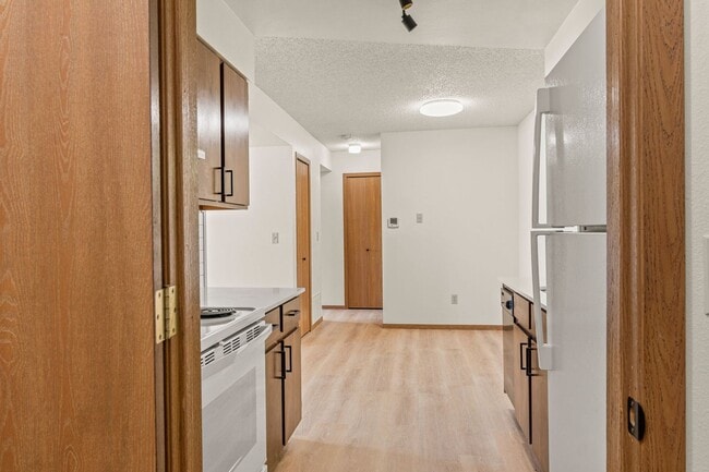 Building Photo - 640 Coraline Ave