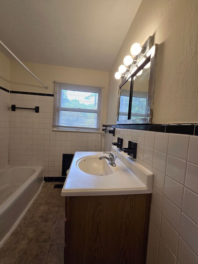 Building Photo - 7514 Telfair Dr