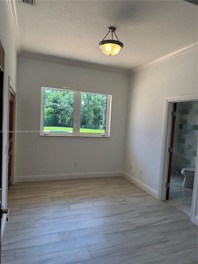 Building Photo - 10600 SW 69th Ave