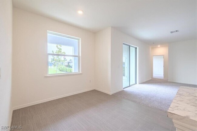 Building Photo - 4208 NE 15th Pl