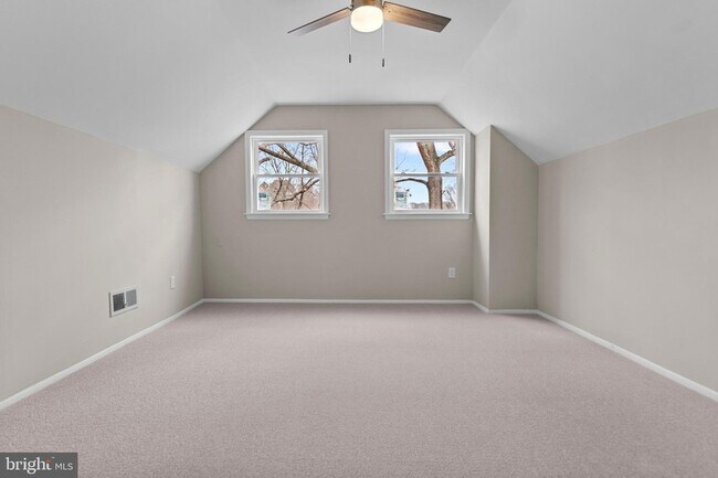 Building Photo - 1006 Stone Ave