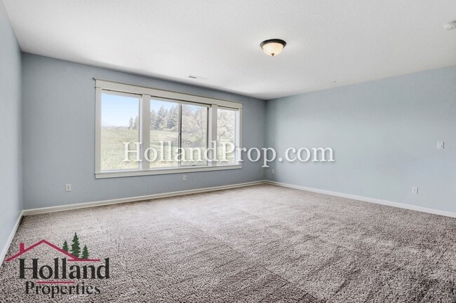 Building Photo - Spacious 4-Bedroom Portland Home with Fenced Yard, Fireplace & Modern Finishes!