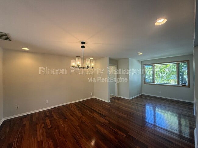 Building Photo - 2462 Pierpont Blvd