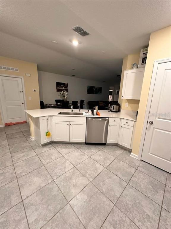 Building Photo - 684 Sand Pne Ln