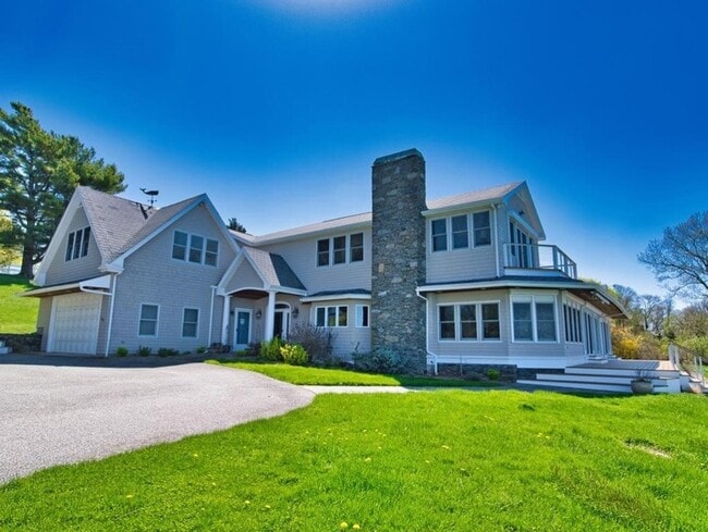 Building Photo - 149 Nanaquaket Rd