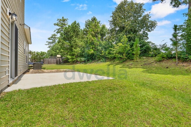 Building Photo - "Charming 3-Bedroom Retreat with 2.5 Baths...