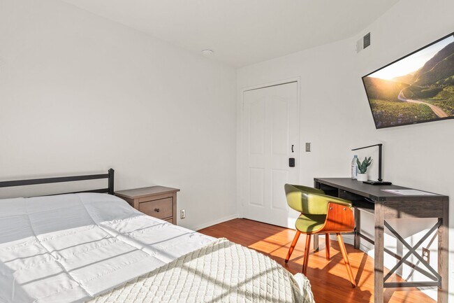 Building Photo - 10777 Ashton Ave