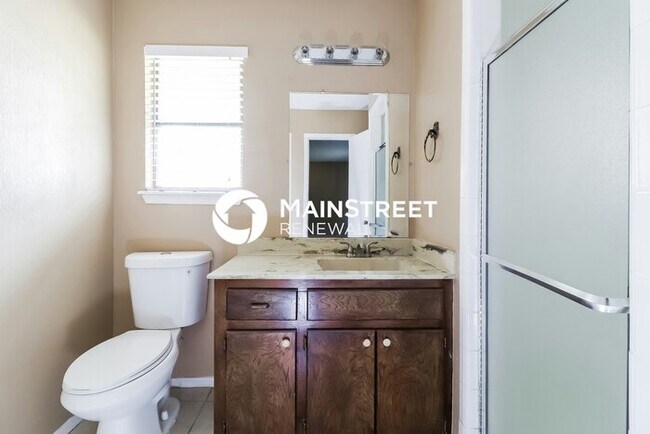 Building Photo - 3 Bedroom Pet-Friendly Home in Yukon, OK w...
