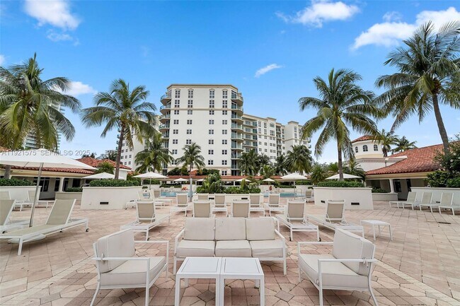 Building Photo - 19900 E Country Club Dr