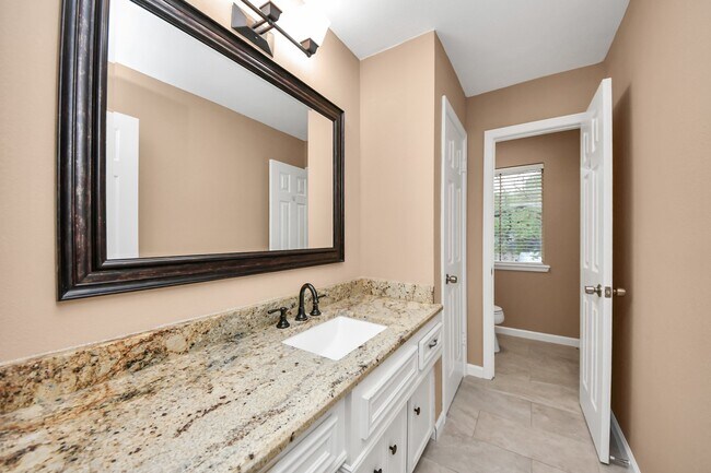 Building Photo - 15126 Trailside Dr