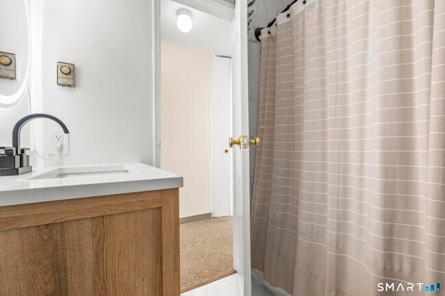 Building Photo - 84 Taylor Ave