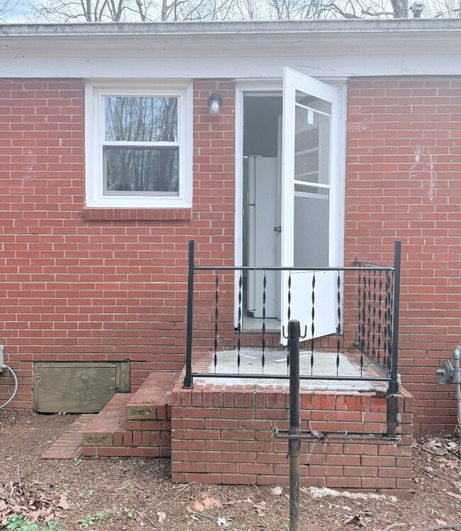 Building Photo - 1490 John Chapman Rd