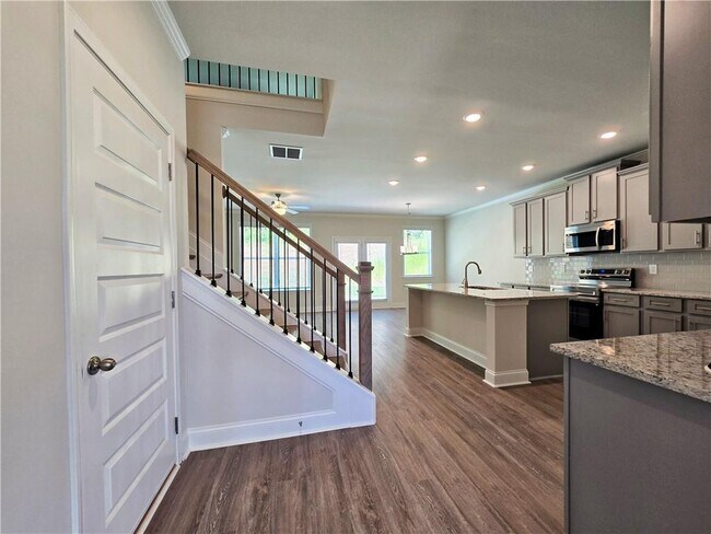 Building Photo - 7325 Yewtree Dr