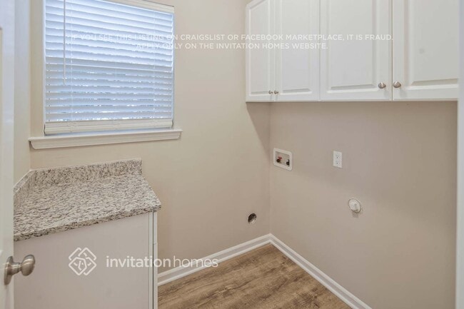 Building Photo - 10437 Roundleaf Dr