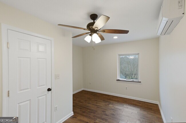 Building Photo - 1776 Old Country Pl