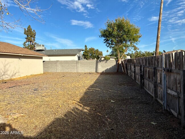 Building Photo - 8819 W Roma Ave