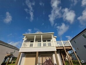 Building Photo - 6218 White Oak Dr